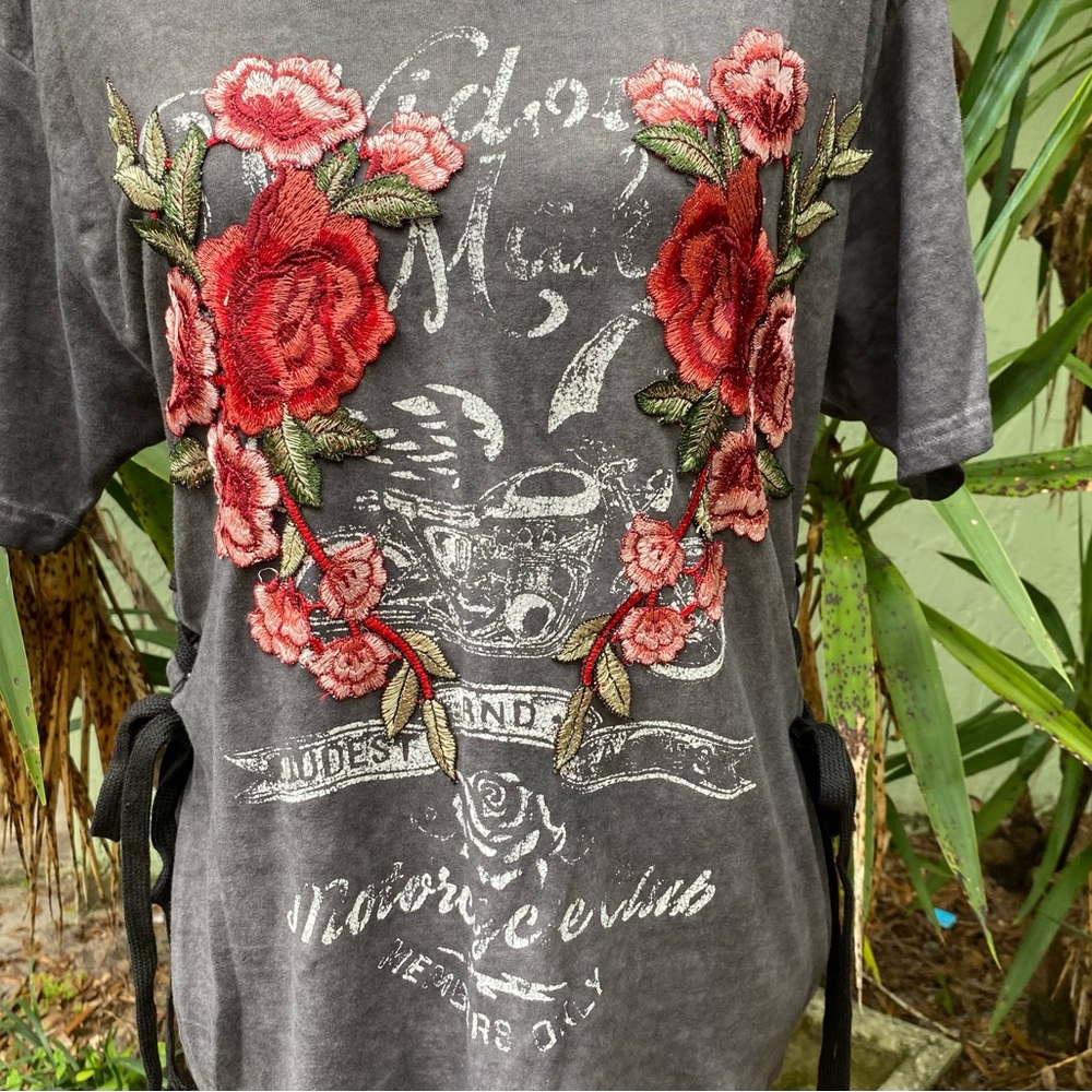 Lace Up Graphic Gray Tshirt